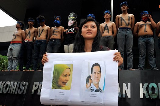 Atut Tiba di KPK, Pendemo Teriaki "Koruptor...Koruptor...Koruptor"